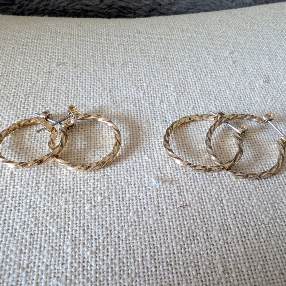 GOLD TONE TWISTED HOOP EARRINGS #55